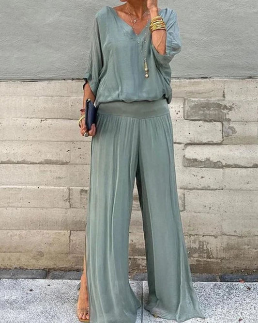 Vloeiende dames set met V-hals blouse en losse broek - Amalia