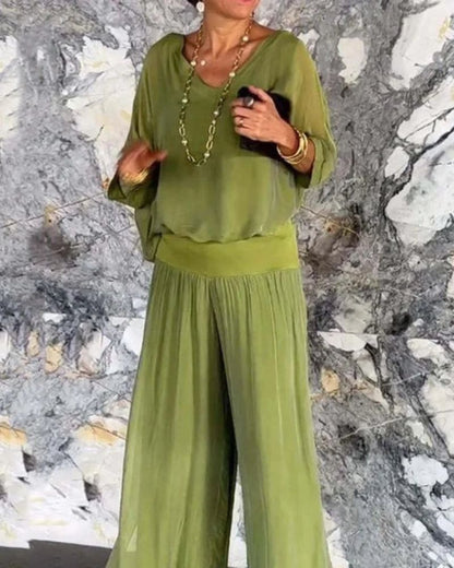 Vloeiende dames set met V-hals blouse en losse broek - Amalia