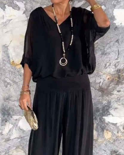 Vloeiende dames set met V-hals blouse en losse broek - Amalia