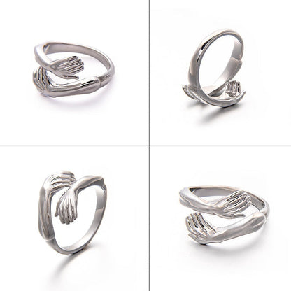 Zilveren Ring met Knuffelende Handen – Elegantie en Symboliek - Eva