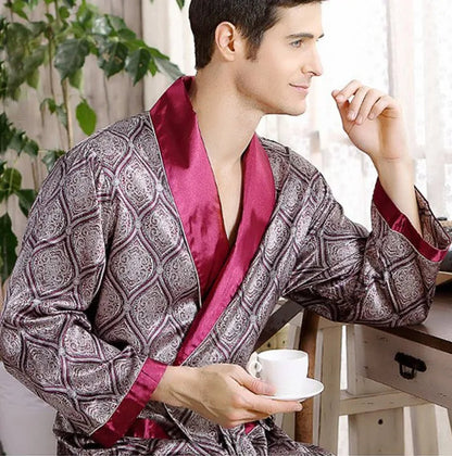 Luxe Satijnen Badjas met Gouden Print voor Ontspanning – Luca