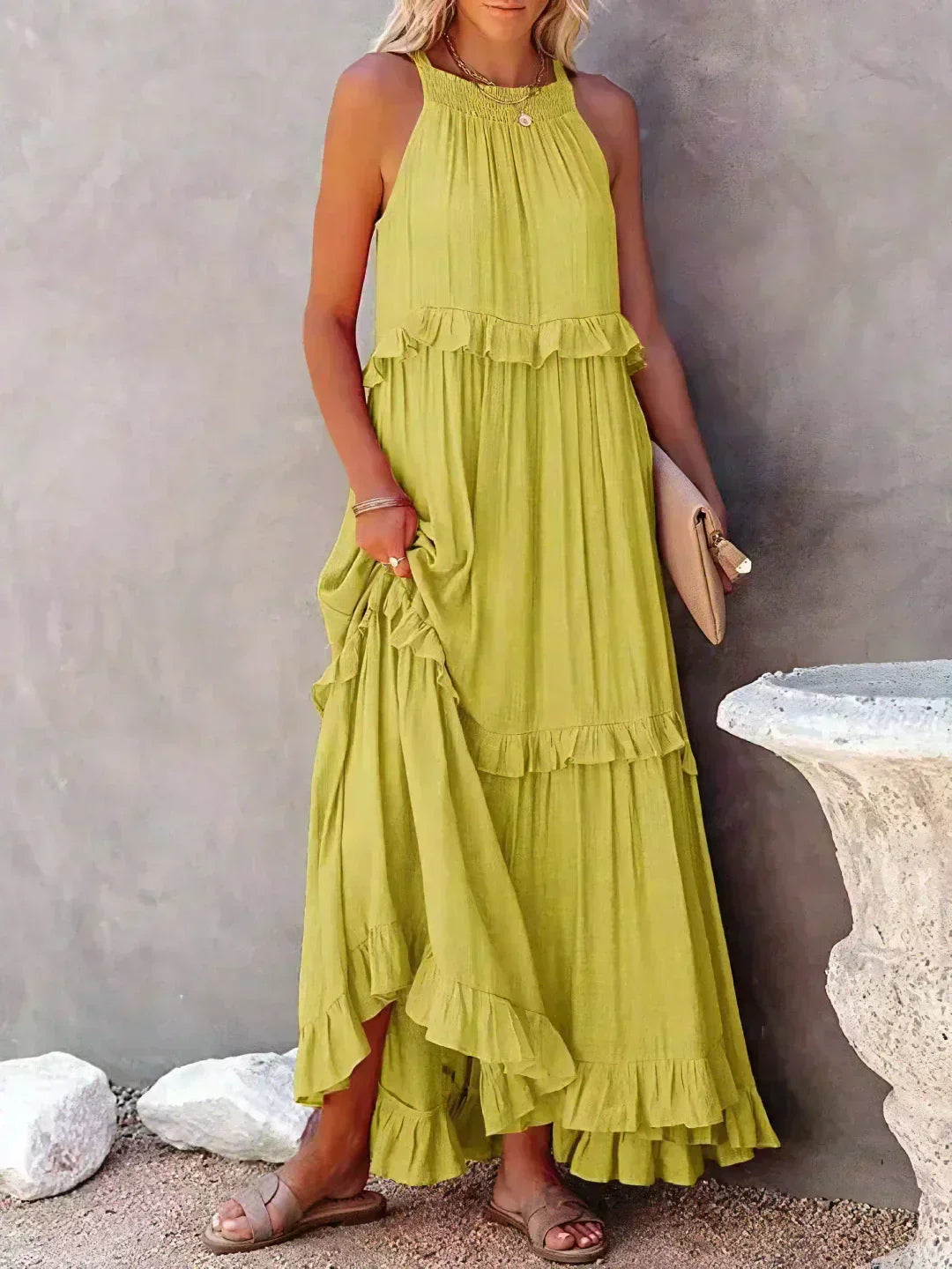 Maxi Halterjurk met Ruffles en Elegante Pasvorm – Sarah