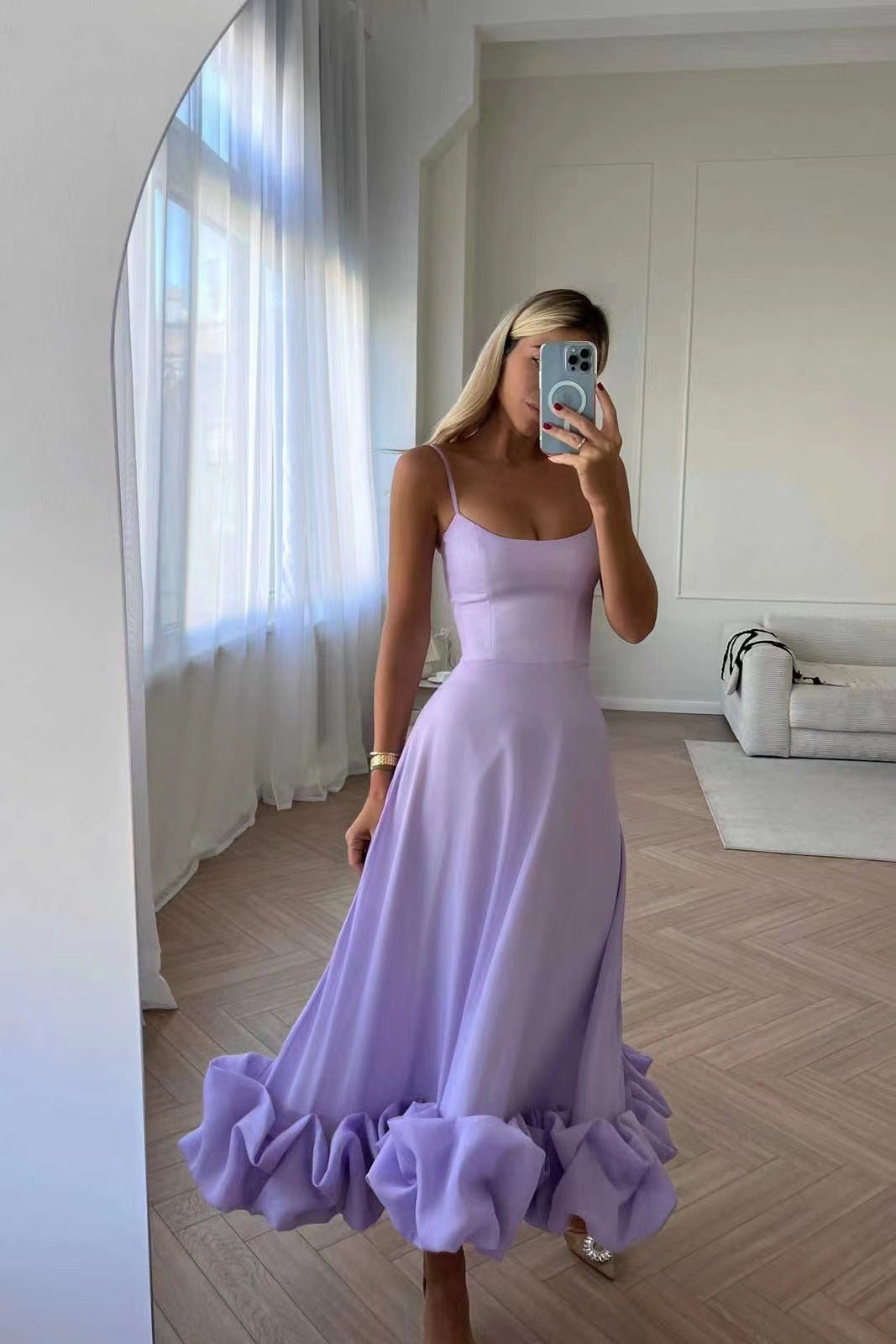 Chiffon midi jurk met ruches en verstelbare bandjes – Elenia