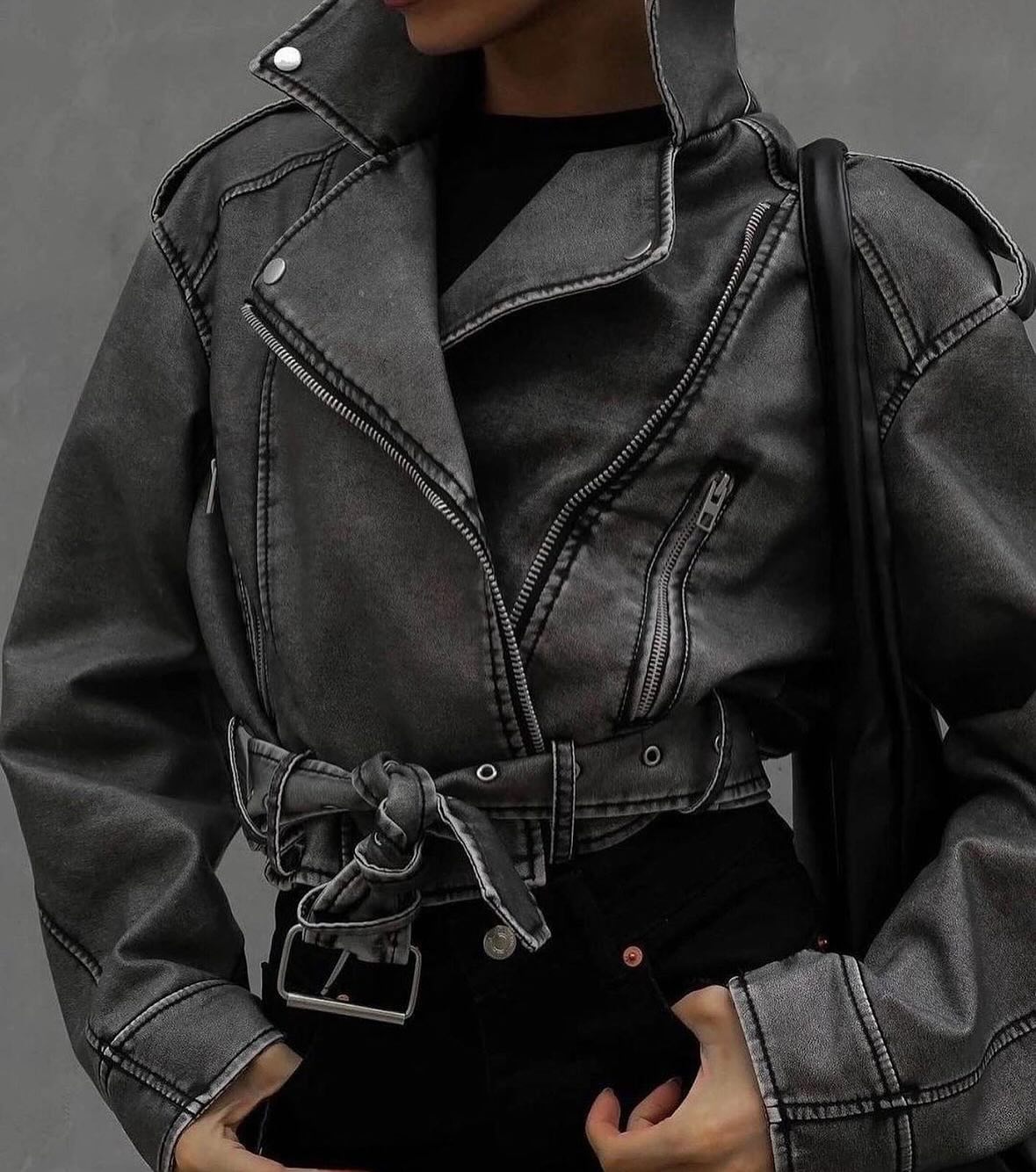 Biker Look Kunstleren Damesjack met Rits en Riem – Veyla