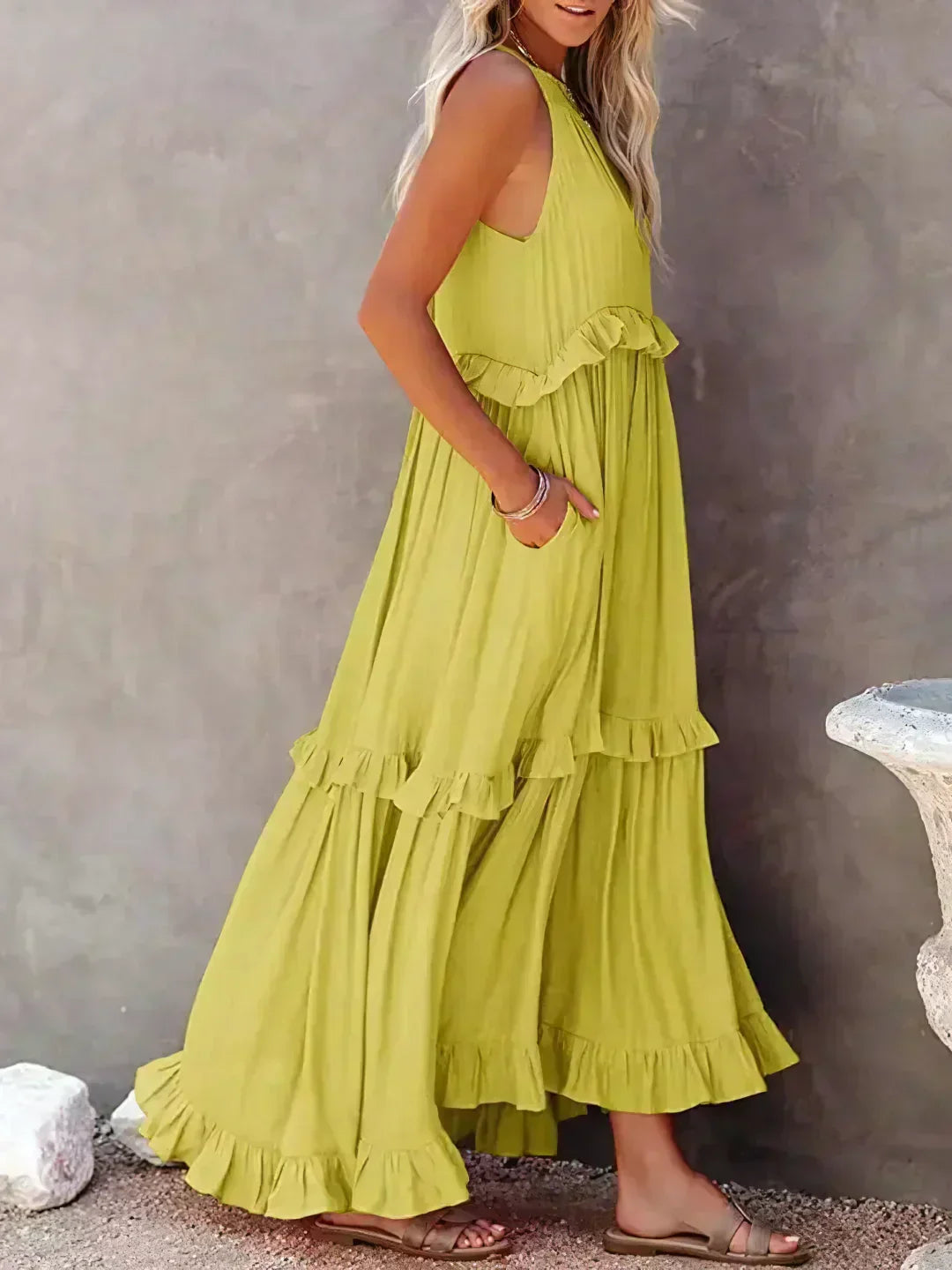 Maxi Halterjurk met Ruffles en Elegante Pasvorm – Sarah