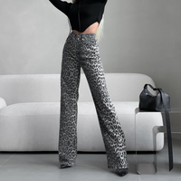 Wijde pijpen jeans met trendy luipaardprint – Sophie