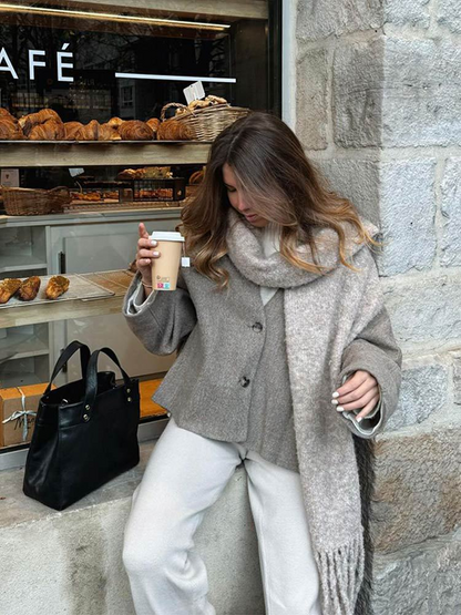 Oversized knoopjas met V-hals voor de herfst – Elise