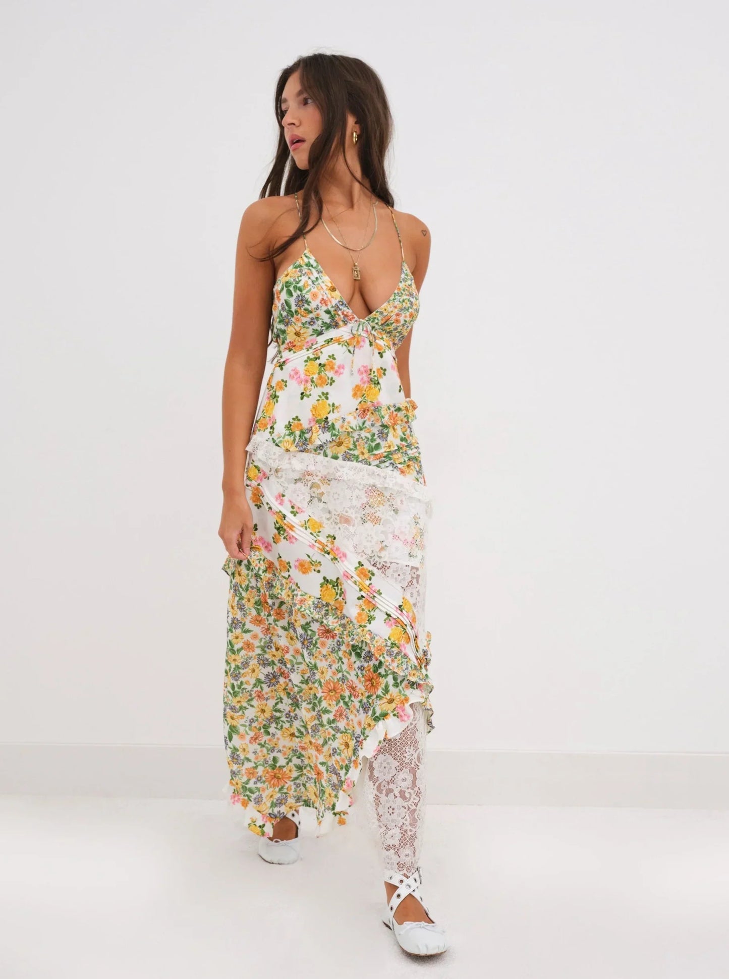 Bloemenjurk met diepe hals en patchworkdetails – Fleur