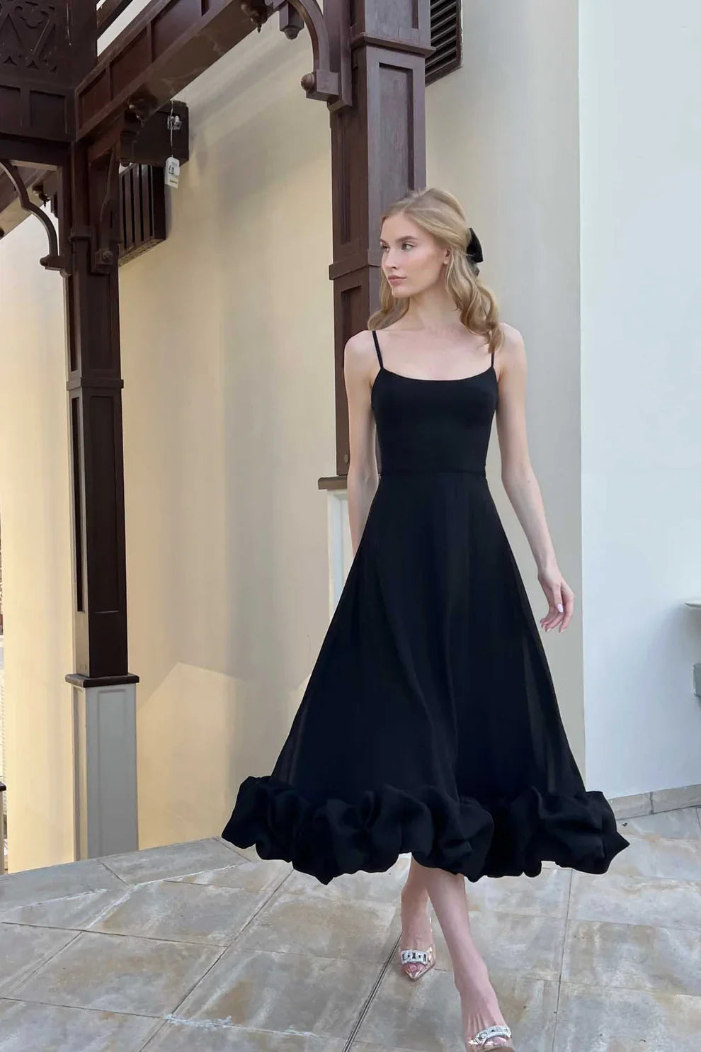 Chiffon midi jurk met ruches en verstelbare bandjes – Elenia