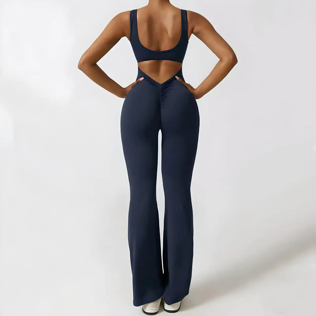 Elegante dames jumpsuit met flair en open rug – Selina