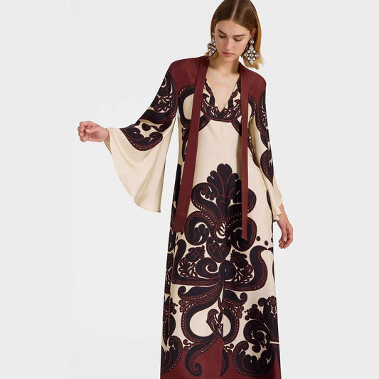 Satijnen maxi-jurk met print en watervalmouwen – Alurina