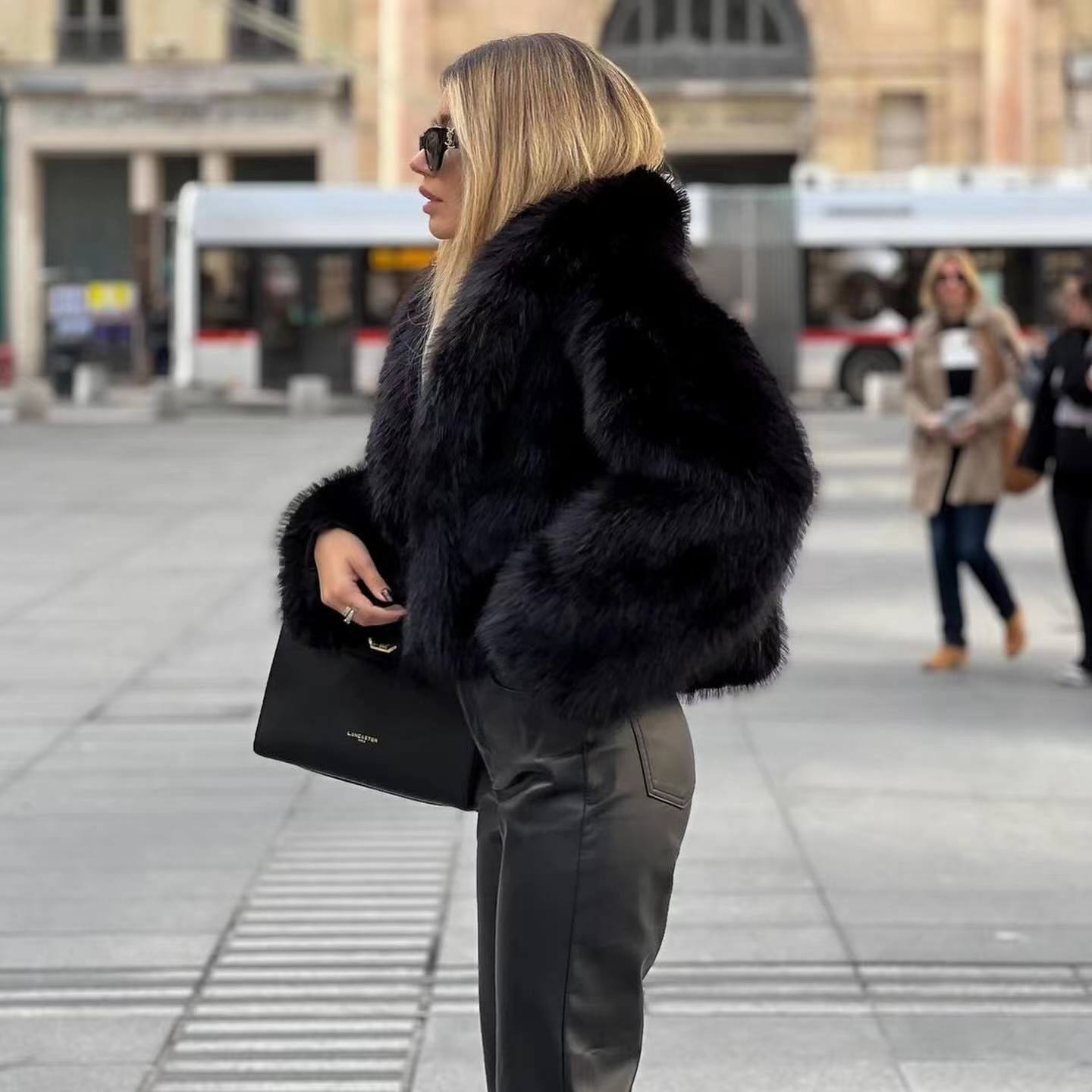 Luxe dames bontjas met warme en elegante pasvorm – Valentina