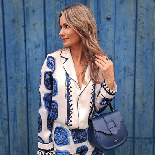 Blouse en broek set met Delfts blauwe print – Noor