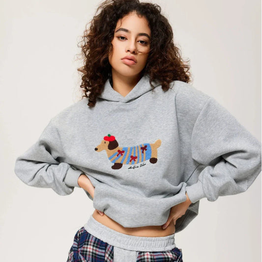 Geborduurde hoodie met teckelmotief en fleecevoering – Luna