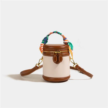Leren bucket bag met scarf-handle en goudaccent – Virelle