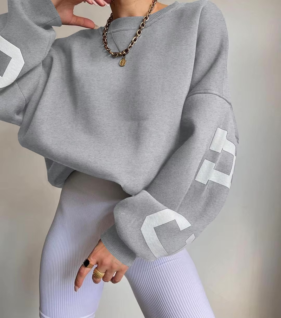 Oversized sweatshirt met varsity details en zachte stof – Maelyn