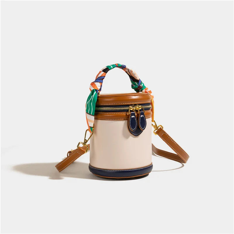 Leren bucket bag met scarf-handle en goudaccent – Virelle