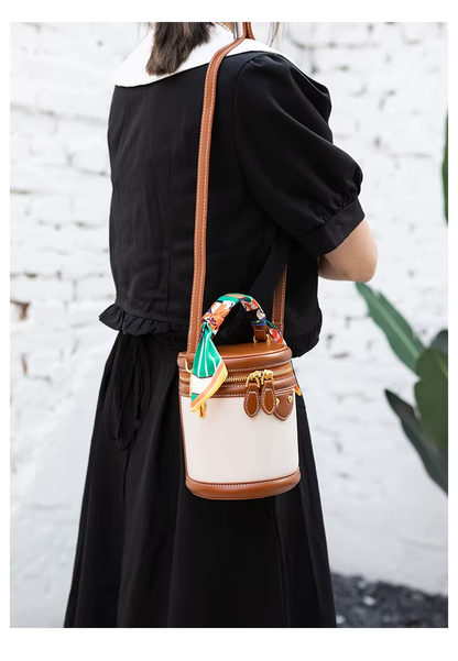 Leren bucket bag met scarf-handle en goudaccent – Virelle