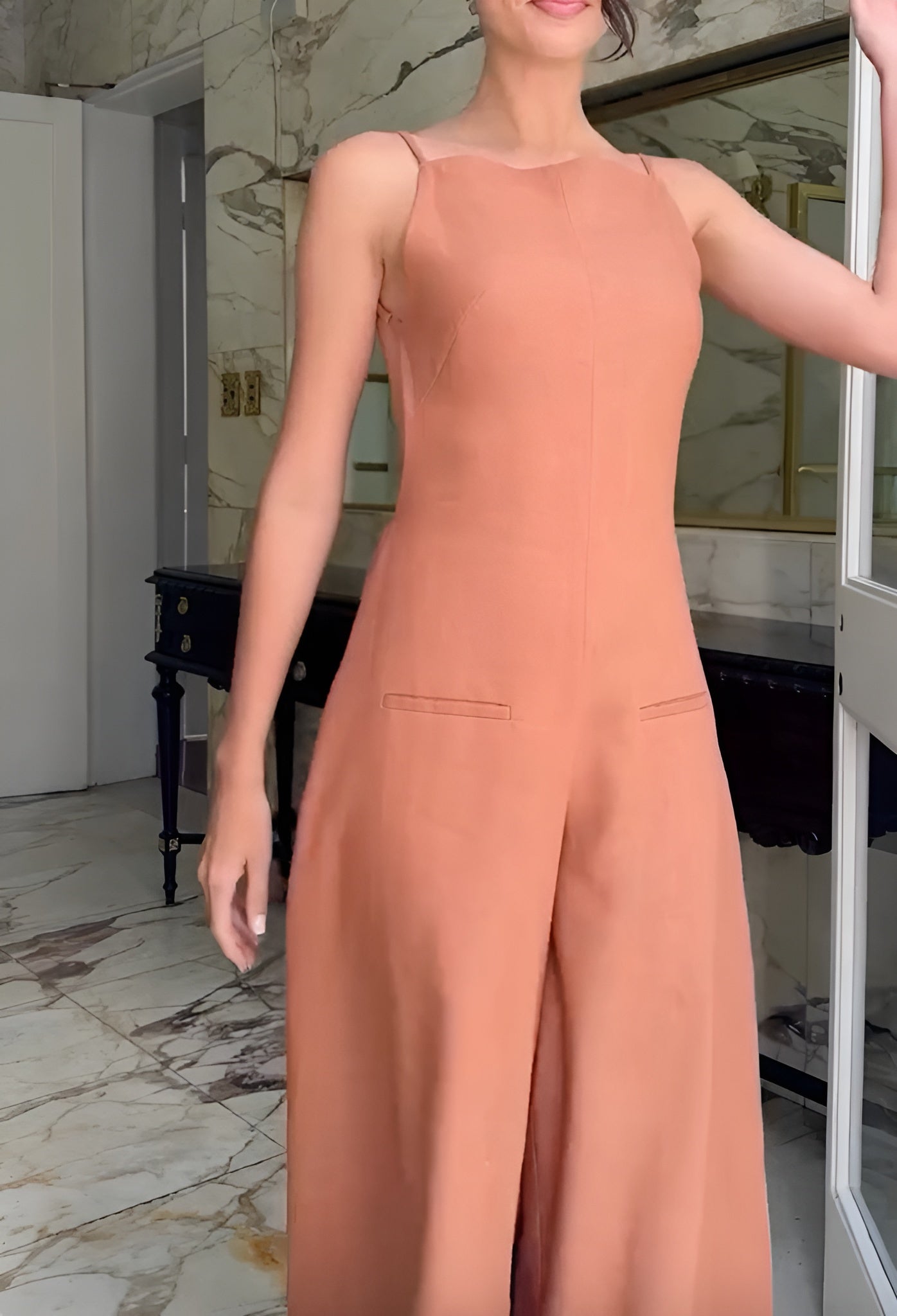 Dames jumpsuit met open rug en halternek – Selvaya