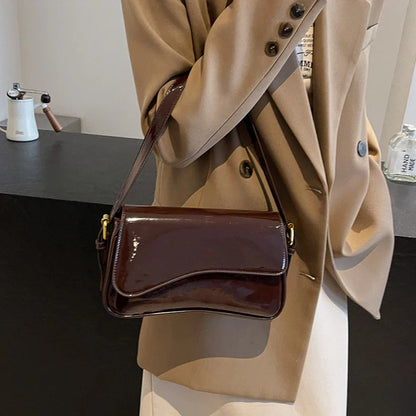 Glanzende schoudertas met golvend design voor dames – Veluna