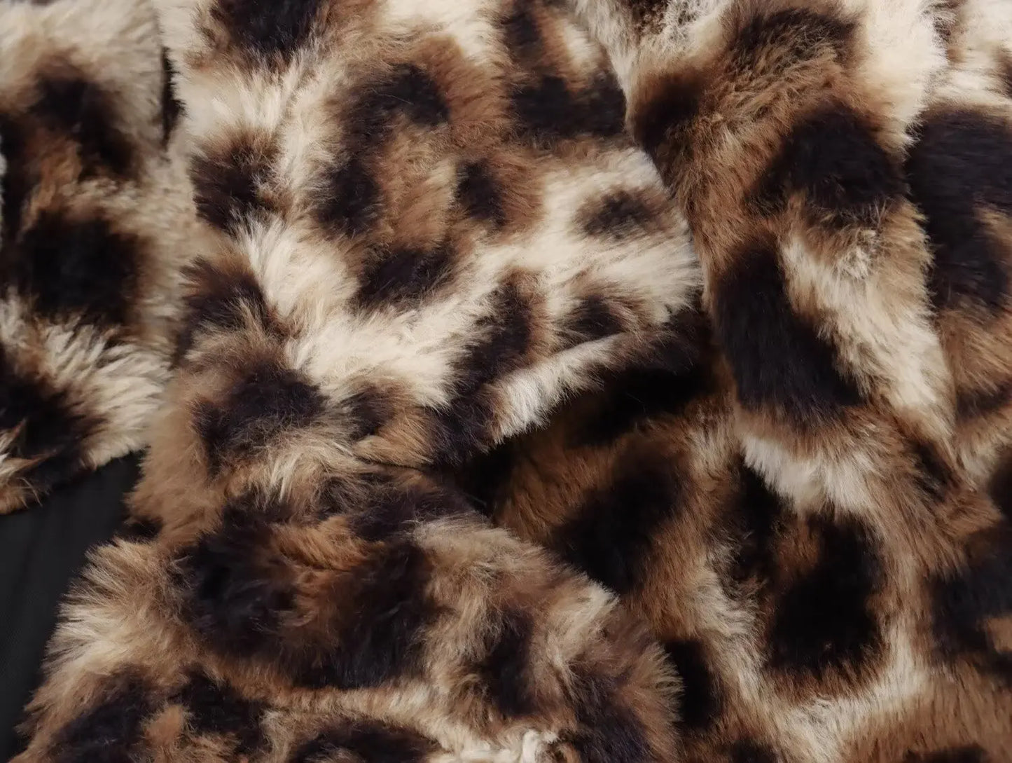 Luipaardprint Faux Fur Damesjas met Lange Snit – Selene