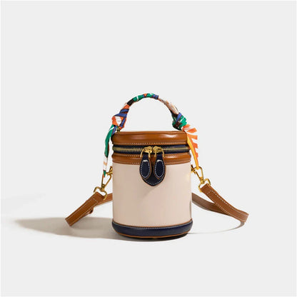 Leren bucket bag met scarf-handle en goudaccent – Virelle