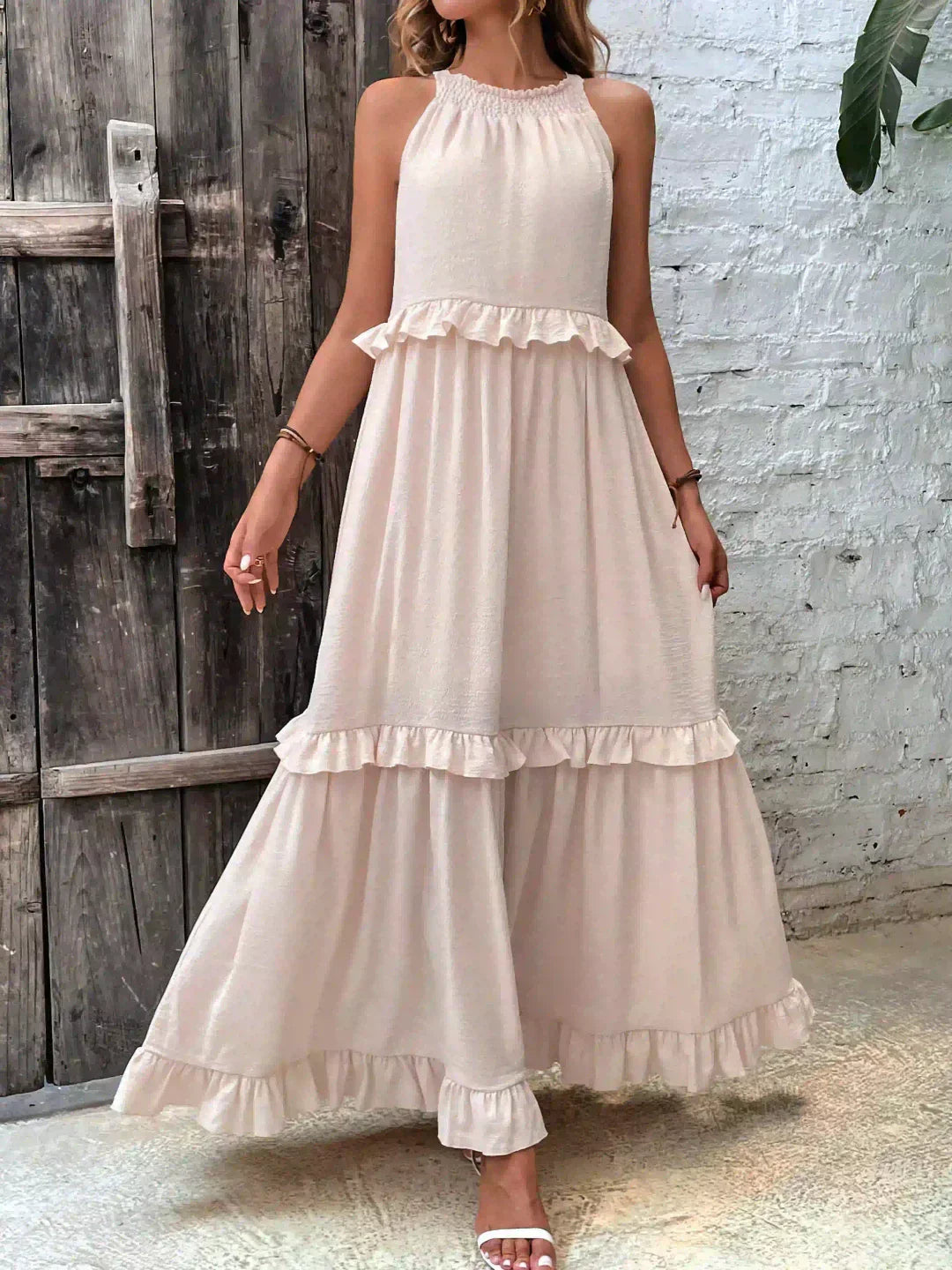 Maxi Halterjurk met Ruffles en Elegante Pasvorm – Sarah