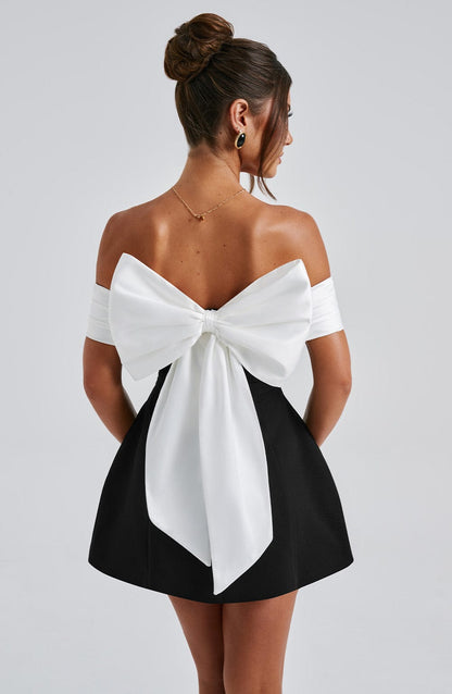 Korte off shoulder feestjurk met strik dames – Lotte