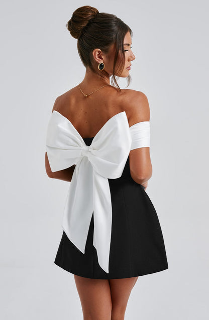 Korte off shoulder feestjurk met strik dames – Lotte