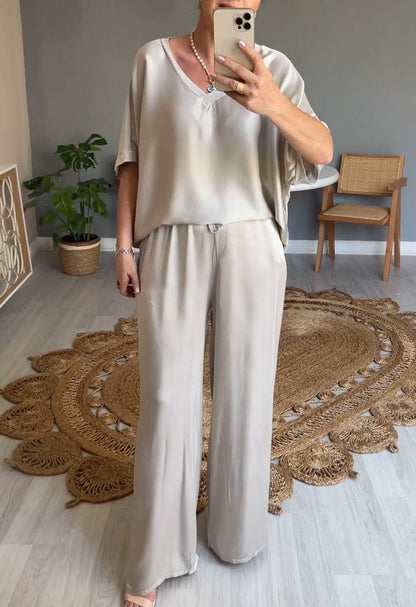 Satijnen dames pak V-hals elegant tweedelig – Eloria