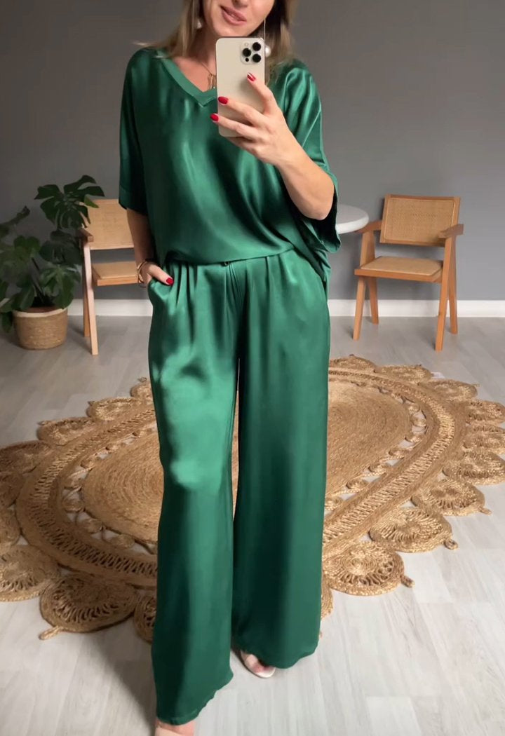 Satijnen dames pak V-hals elegant tweedelig – Eloria