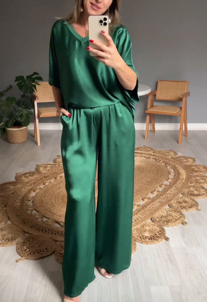 Satijnen dames pak V-hals elegant tweedelig – Eloria