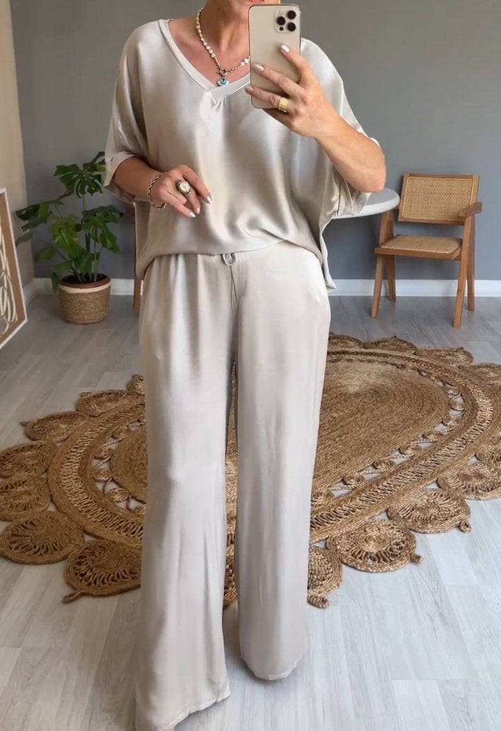 Satijnen dames pak V-hals elegant tweedelig – Eloria