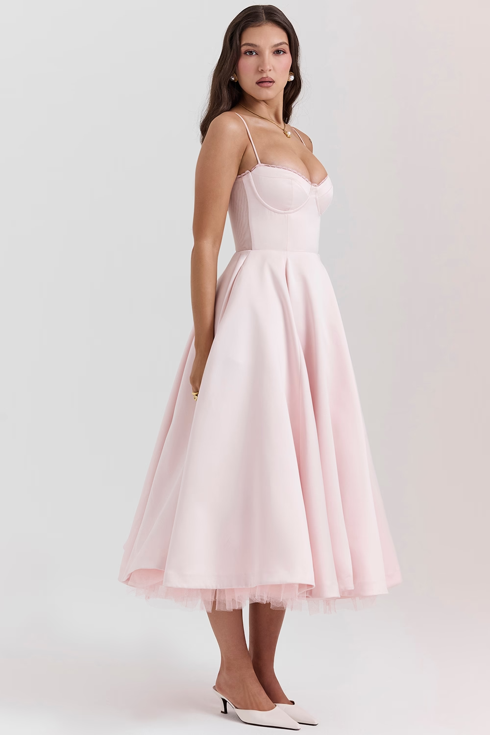 Satijnen midi jurk met tule en sweetheart hals – Isla