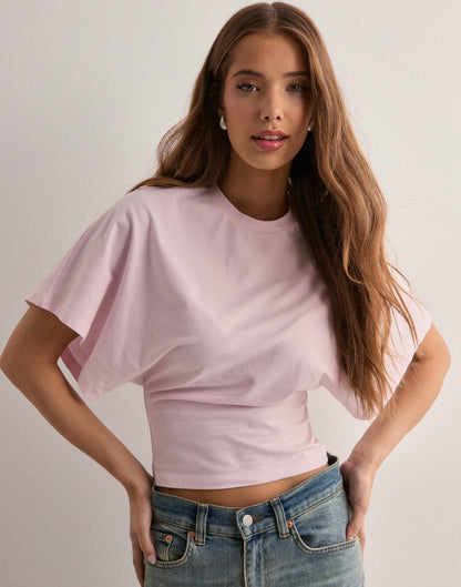 Trendy dames top met taille-accent en stijl – Lotte